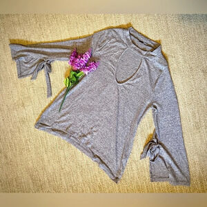 Poof Keyhole Kneck Bell Sleeve Sweater - Small